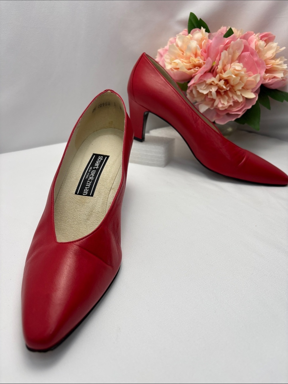 Stuart Weitzman Womens 8.5 Red Leather Pointed Toe Mid Heels #441